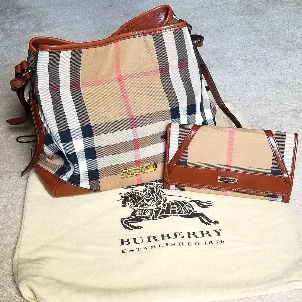 🔥BUNDLE DEAL🔥Burberry Tote & Wallet!